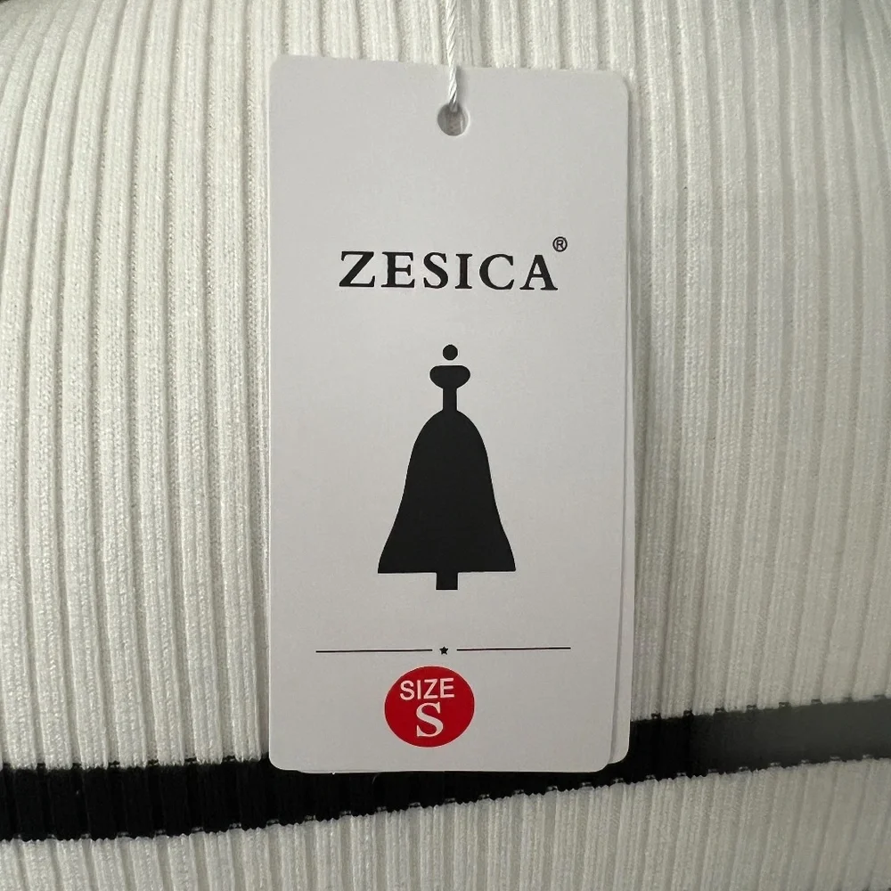 Zesica Women's White Navy Preppy Casual Striped Crewneck Sweater Size Small‎ NEW